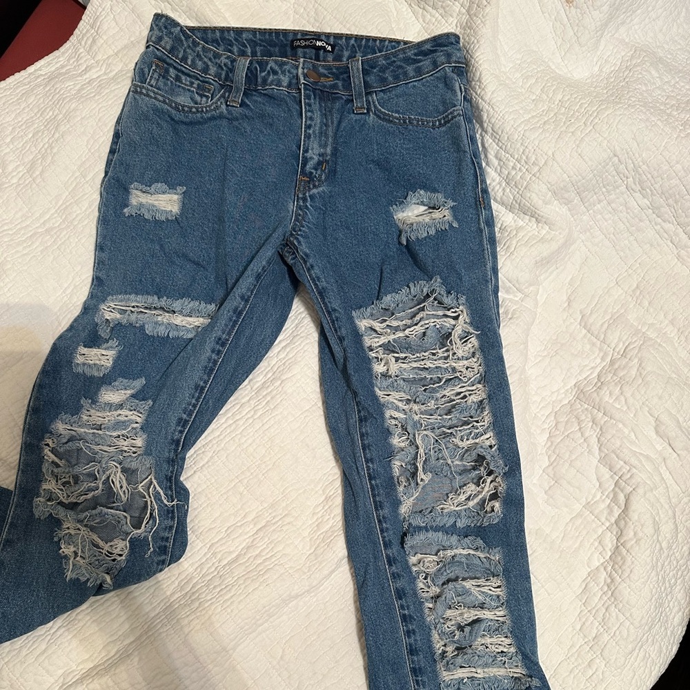 FASHION NOVA distressed jeans
